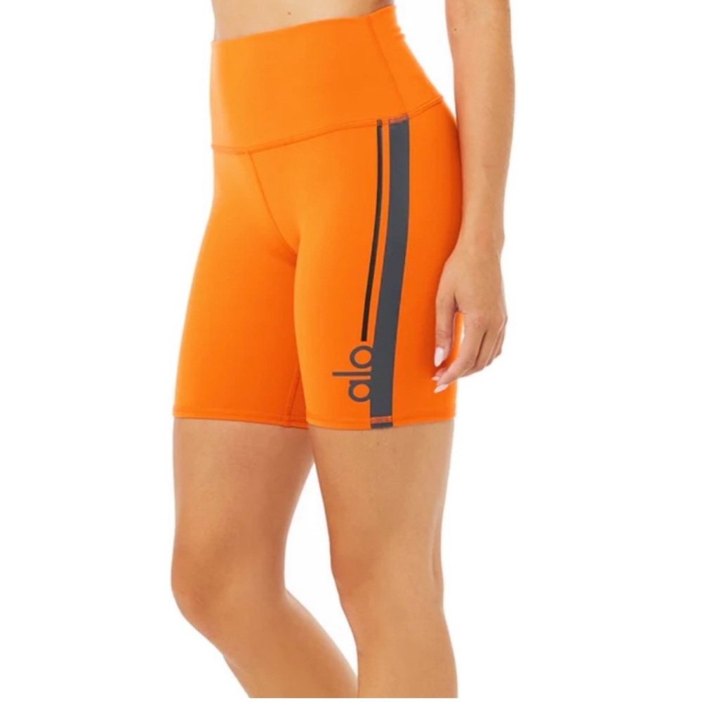 Alo Yoga High-Waist Club Short in Bright Tangerine Size Small EUC